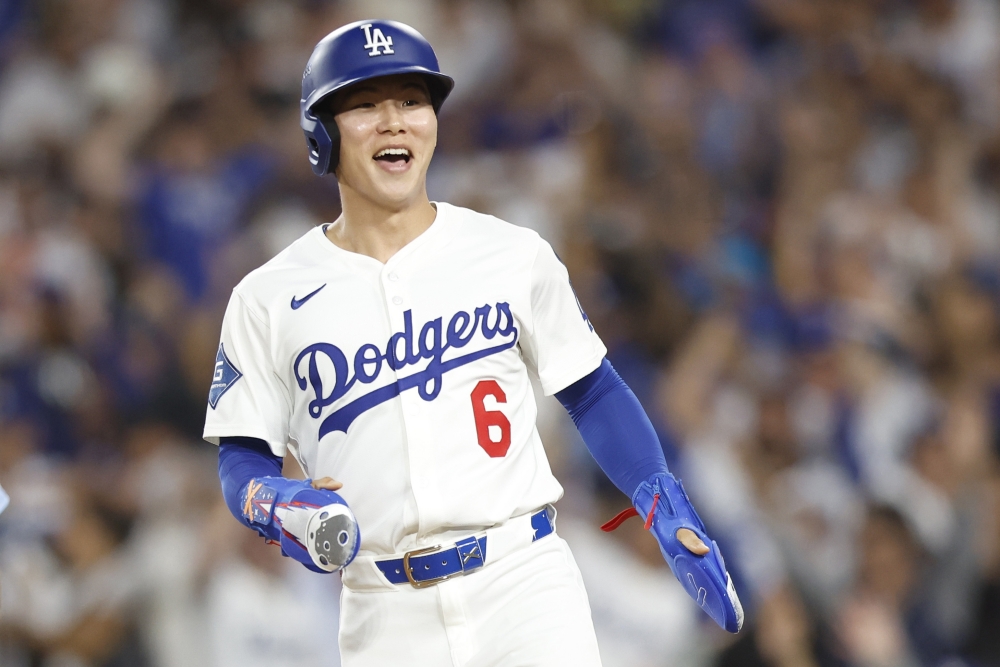 LA 다저스 소식을 전문적으로 다루는 미국 매체 '다저스 웨이'가 2026시즌 다저스 주전 2루수 경쟁에서 김혜성이 앞설 수 있다는 관측을 내놨다. 사진 연합뉴스