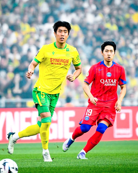 '스카이스포츠 독일'은 31일(한국시간) 권혁규가 독일 2부 팀 카를스루에로 완전이적한다고 보도했다. 권혁규는 2026 북중미 월드컵(캐나다-미국-멕시코 공동 개최) 출전을 위해 뛸 곳을 찾아 연봉 삭감까지 감수하는 선택을 했다. 낭트