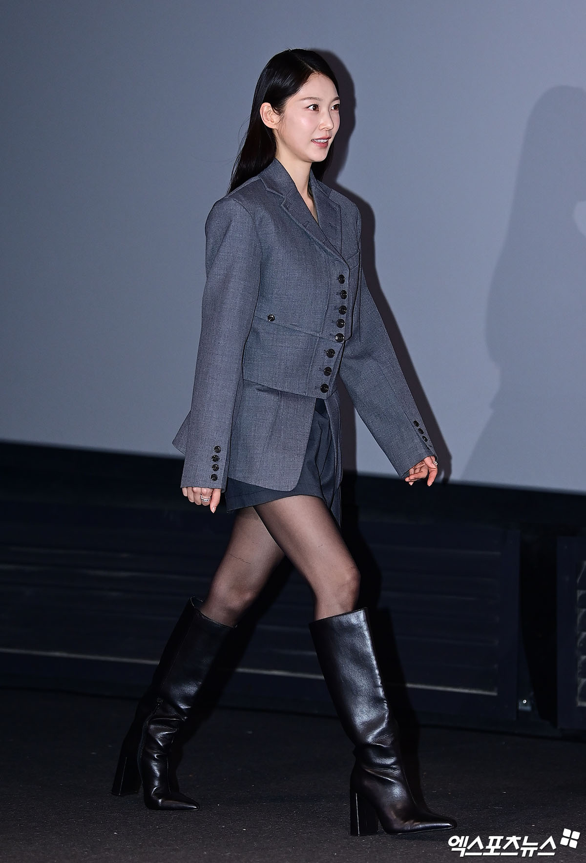 쭉 뻗은 각선미