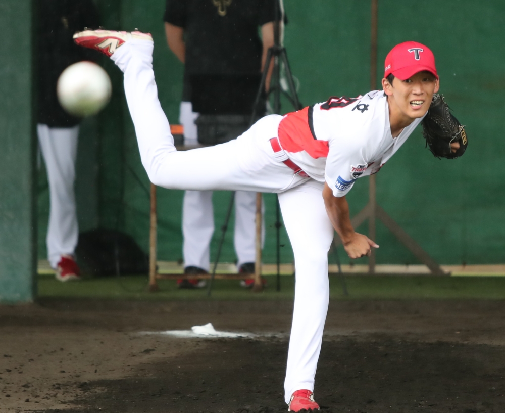 한화 이글스가 29일 KIA 타이거즈로 FA(자유계약) 이적한 좌완 김범수의 보상선수로 우완 파이어볼러 유망주 양수호를 지명했다. 사진 KIA 타이거즈