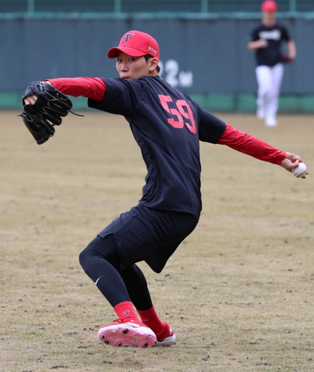 한화 이글스가 29일 KIA 타이거즈로 FA(자유계약) 이적한 좌완 김범수의 보상선수로 우완 파이어볼러 유망주 양수호를 지명했다. KIA 타이거즈