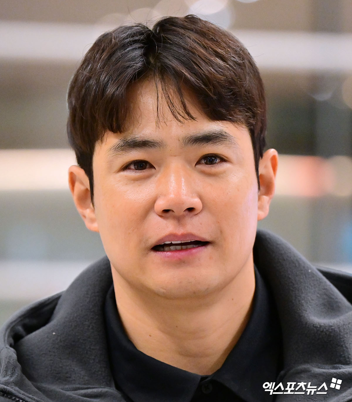 2026시즌 스프링캠프 1차 훈련 나서는 SSG 선발대가 19일 오전 인천국제공항을 통해 미국 플로리다로 출국했다.  출국 전 인터뷰하는 김재환. 엑스포츠뉴스 DB