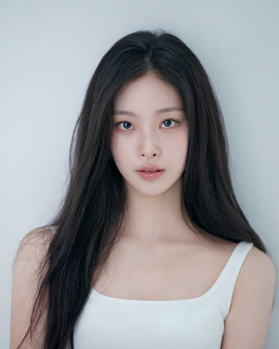 사람엔터테인먼트 제공, 최희진