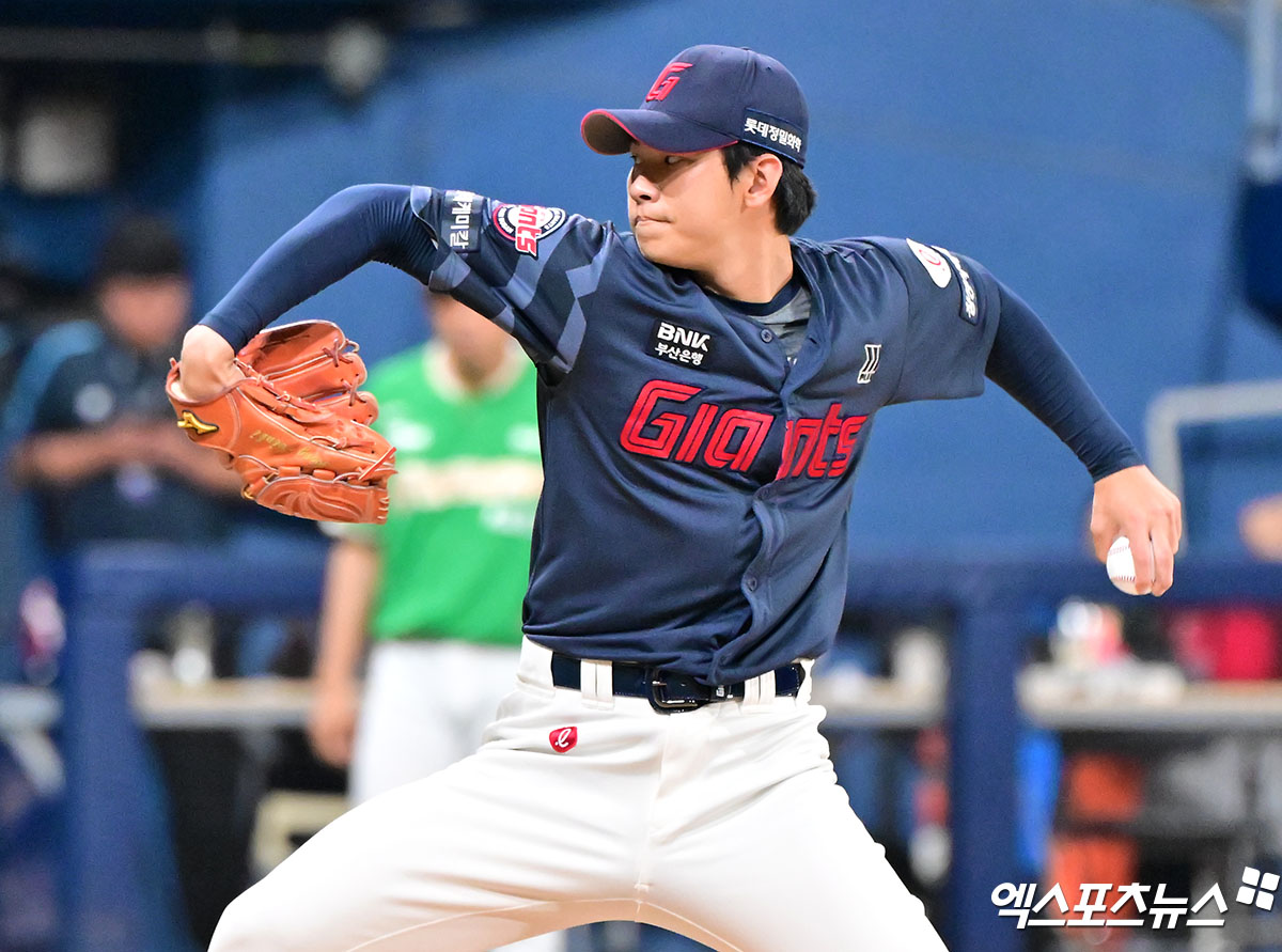 2025시즌 전반기 빼어난 피칭을 보여줬던 롯데 자이언츠 좌완 파이어볼러 유망주 홍민기. 사진 엑스포츠뉴스 DB