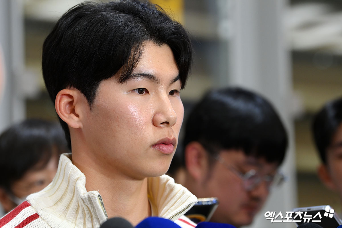 앤드류 프리드먼 LA 다저스 사장이 2026시즌 김혜성의 활용도에 관해 언급했다. 프리드먼 사장은 지난 30일(한국시간) '다저스 테리토리'와의 화상 인터뷰에서 '부상 변수가 없다면 사실상 한 자리가 있고, 그 자리를 두 선수(김혜성, 알렉스 프리랜드)가 경쟁하도록 둘 것