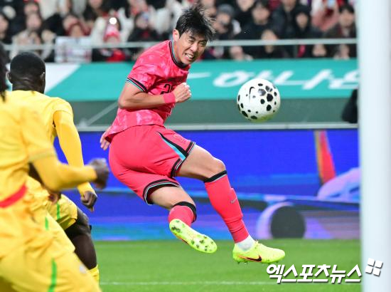 '스카이스포츠 독일'은 31일(한국시간) 권혁규가 독일 2부 팀 카를스루에로 완전이적한다고 보도했다. 권혁규는 2026 북중미 월드컵(캐나다-미국-멕시코 공동 개최) 출전을 위해 뛸 곳을 찾아 연봉 삭감까지 감수하는 선택을 했다. 엑스포츠뉴스DB