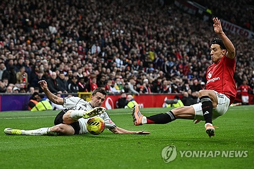 구단 레전드 마이클 캐릭을 임시 감독으로 앉힌 맨체스터 유나이티드가 올드 트래퍼드를 열광의 도가니로 만들었다. 후반 추가시간에 터진 베냐민 세슈코의 결승골에 힘입어 풀럼을 꺾고 파죽의 리그 3연승을 질주했다. 3연승을 달린 맨유는 후벵 아모림 전 감독 체제에서 기록했던 최다 연승 기록과 타이를 이뤘다. 연합뉴스