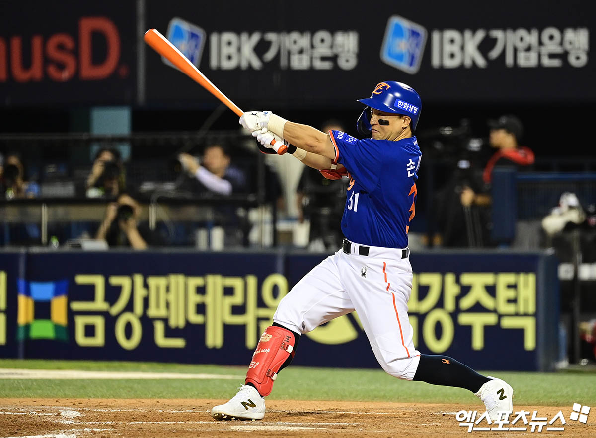 지난해 11월 8일 KBO가 공시한 2026 FA 승인선수 21명 중 유일하게 미계약자로 남아 있는 베테랑 타자 손아섭. 사진 엑스포츠뉴스 DB