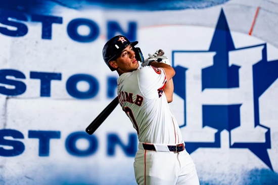 17년 만의 월드베이스볼클래식(WBC) 2라운드 진출에 도전하는 한국 야구 대표팀에 호재가 생겼다. '한국계 2세'인 미국 메이저리그(MLB) 내야수의 대표팀 합류가 이뤄질 것으로 보인다. 메이저리그 공식 홈페이지 MLB닷컴의 휴스턴 애스트로스 담당 기자인 브라이언 맥타겟은 4일(한국시간) 자신의 SNS를 통해 '데이나 브라운 휴스턴 단장은 셰이 위트컴이 WBC에서 한국 대표팀으로 뛰게 될 것이다라고 전했다. 위트컴 SNS