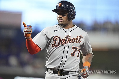 지난 1월 미국 메이저리그 LA 다저스와 연봉 120만 달러(약 17억원)에 계약을 맺었던 쿠바 출신 내야수 이반 이바네즈가 한 달 만에 DFA(양도지명)의 아픔을 겪게 됐다. 사진 연합뉴스