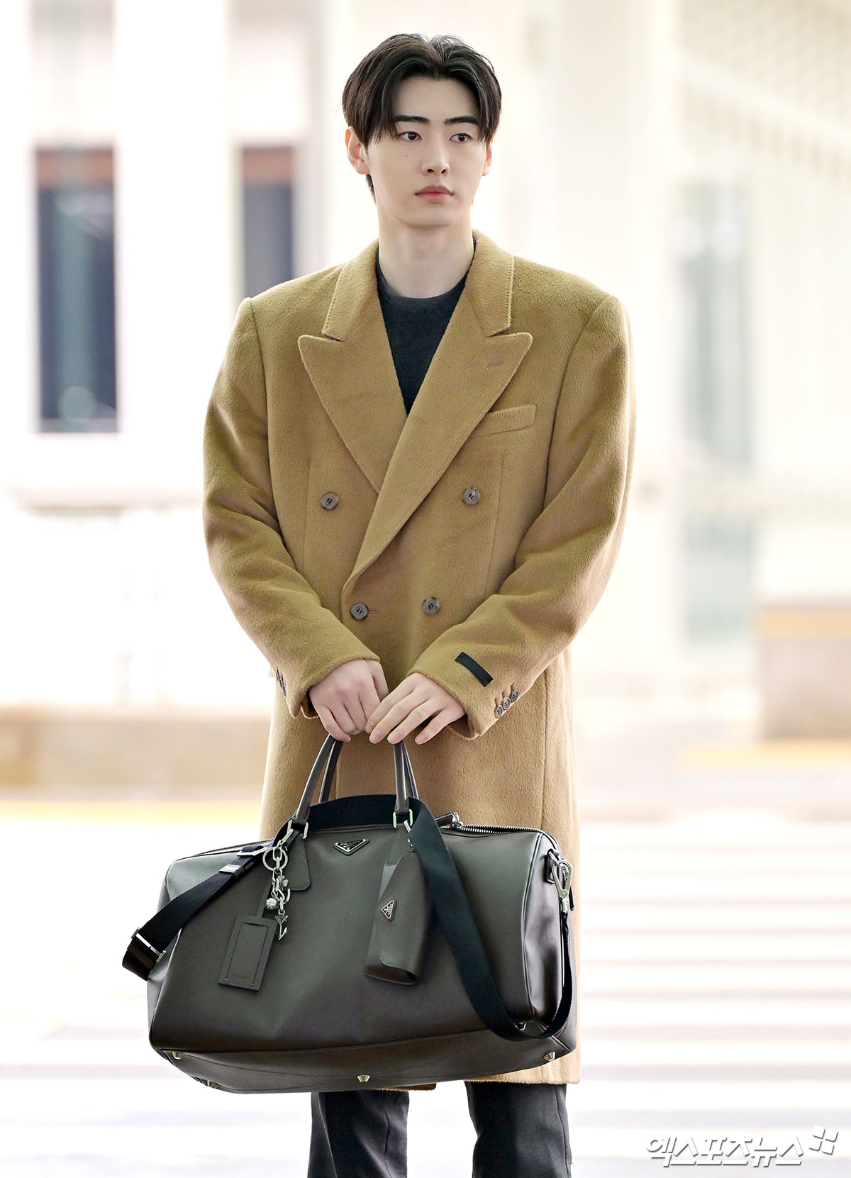 엔하이픈 성훈이 출국하고 있다.