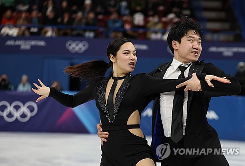 한국 피겨 아이스댄스 임해나-권예 조는 6일 이탈리아 밀라노 아이스스케이팅 아레나에서 열린 2026 밀라노·코르티나 동계올림픽 피겨 단체전 첫 경기인 아이스댄스 리듬 댄스에서 기술점수 39.54점, 예술점수 31.01점을 얻어 합계 70.55점을 얻어 10개팀 중 7위를 차지했다. 이번 시즌 리듬 댄스 국제빙상경기연맹(ISU) 공인 최고 점수인 지난해 11월 챌린저시리즈 바르샤바컵 76.02점엔 미치지 못했으나 지난달 중국 베이징에서 치렀던 2026 ISU 4대륙선수권대회에서 찍었던 66.05점보다는 나은 점수를 얻는 등 성공적인 올림픽 첫 연기를 펼쳤다. 연합뉴스