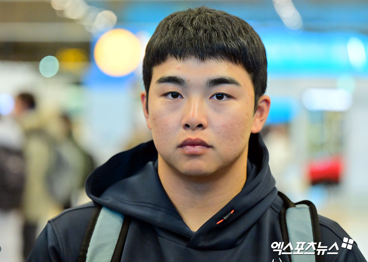 한화 이글스 문현빈이 치열한 외야 자리 경쟁을 이겨내고 2026 월드베이스볼클래식(WBC) 한국 대표팀 최종 명단에 승선했다. 조계현 KBO 전력강화위원장은 6일 기자회견에서 '문현빈은 국내에서 콘택트 능력이 가장 좋고, 구자욱은 한 방을 칠 수 있다. 회의할 때 투입되는 상황을 고려해서 구성했다'며 구체적인 선발 이유를 밝혔다. 엑스포츠뉴스 DB