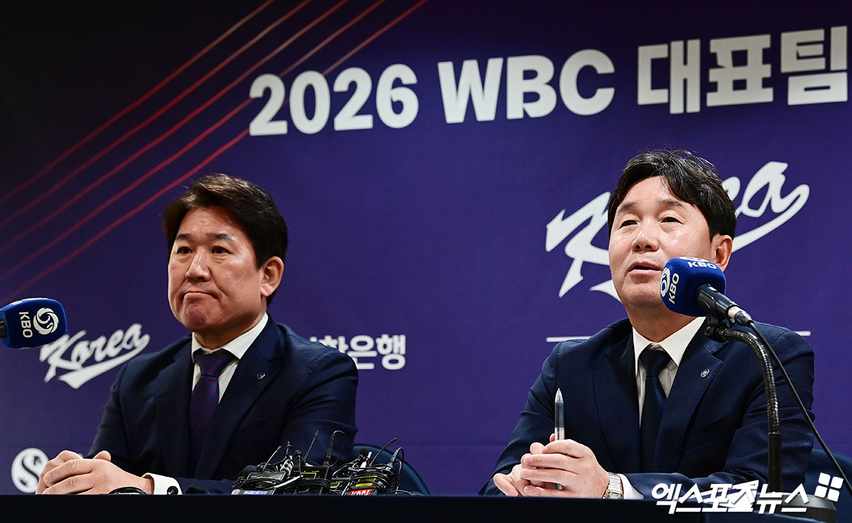 한화 이글스 문현빈이 치열한 외야 자리 경쟁을 이겨내고 2026 월드베이스볼클래식(WBC) 한국 대표팀 최종 명단에 승선했다. 조계현 KBO 전력강화위원장은 6일 기자회견에서 '문현빈은 국내에서 콘택트 능력이 가장 좋고, 구자욱은 한 방을 칠 수 있다. 회의할 때 투입되는 상황을 고려해서 구성했다'며 구체적인 선발 이유를 밝혔다. 태평로, 박지영 기자