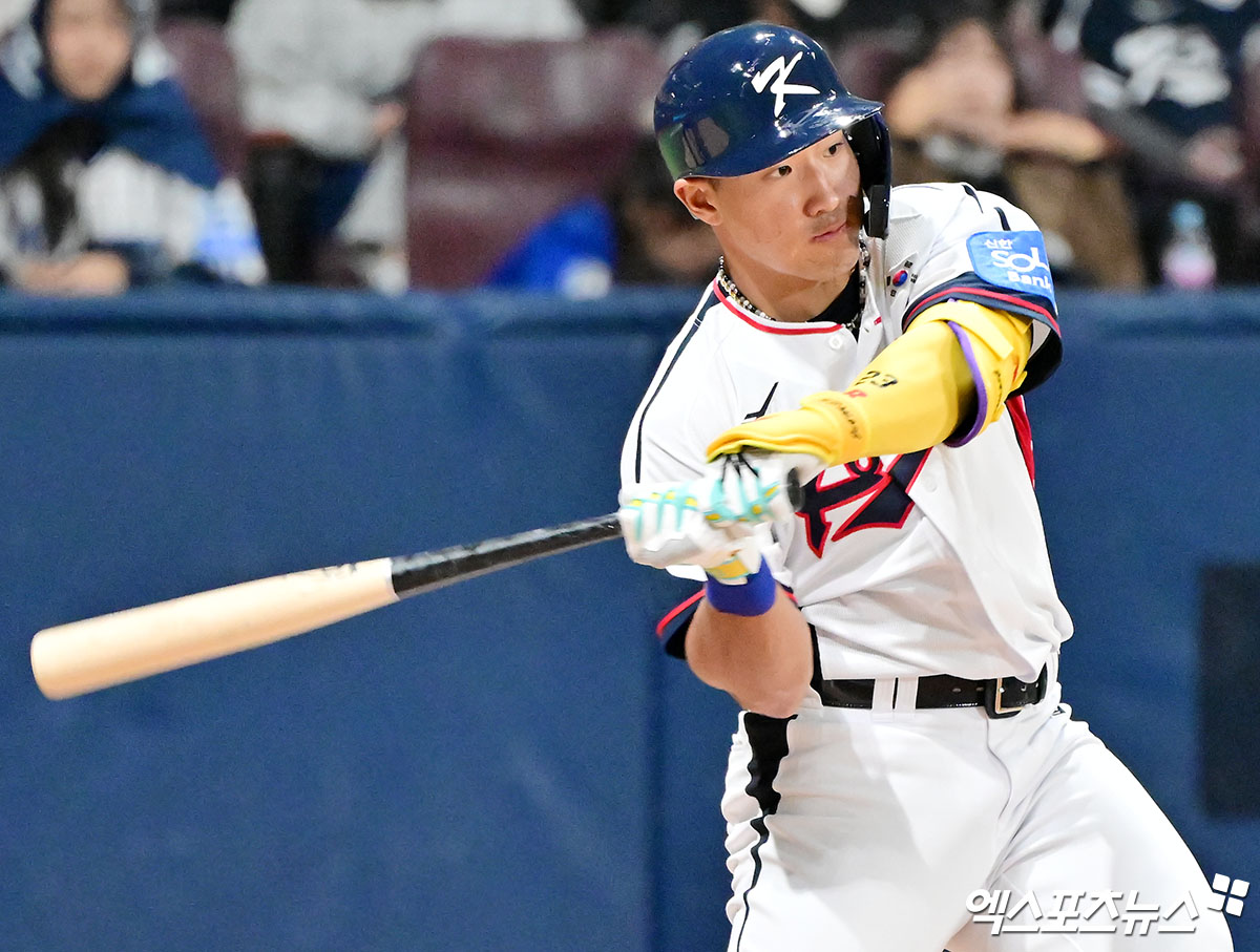 한국 대표팀이 미국 매체 'USA 투데이'가 발표한 2026 WBC 파워랭킹에서 9위에 올랐다. 매체는 '한국은 일본과 함께 C조 조별 라운드를 통과할 수 있는 화력이 충분하다. 이후 미국 무대(본선 토너먼트)에서 돌풍을 일으킬 가능성도 있다'며 '이정후(샌프란시스코 자이언츠), 저마이 존스(디트로이트), 김혜성(다저스) 같은 빅리그 주전 혹은 준주전 선수들이 중심이다. 또 안현민(KT 위즈)과 문현빈(한화 이글스)같이 파워 있는 타자들을 상대 팀이 조심해야 한다'고 설명했다. 엑스포츠뉴스 DB