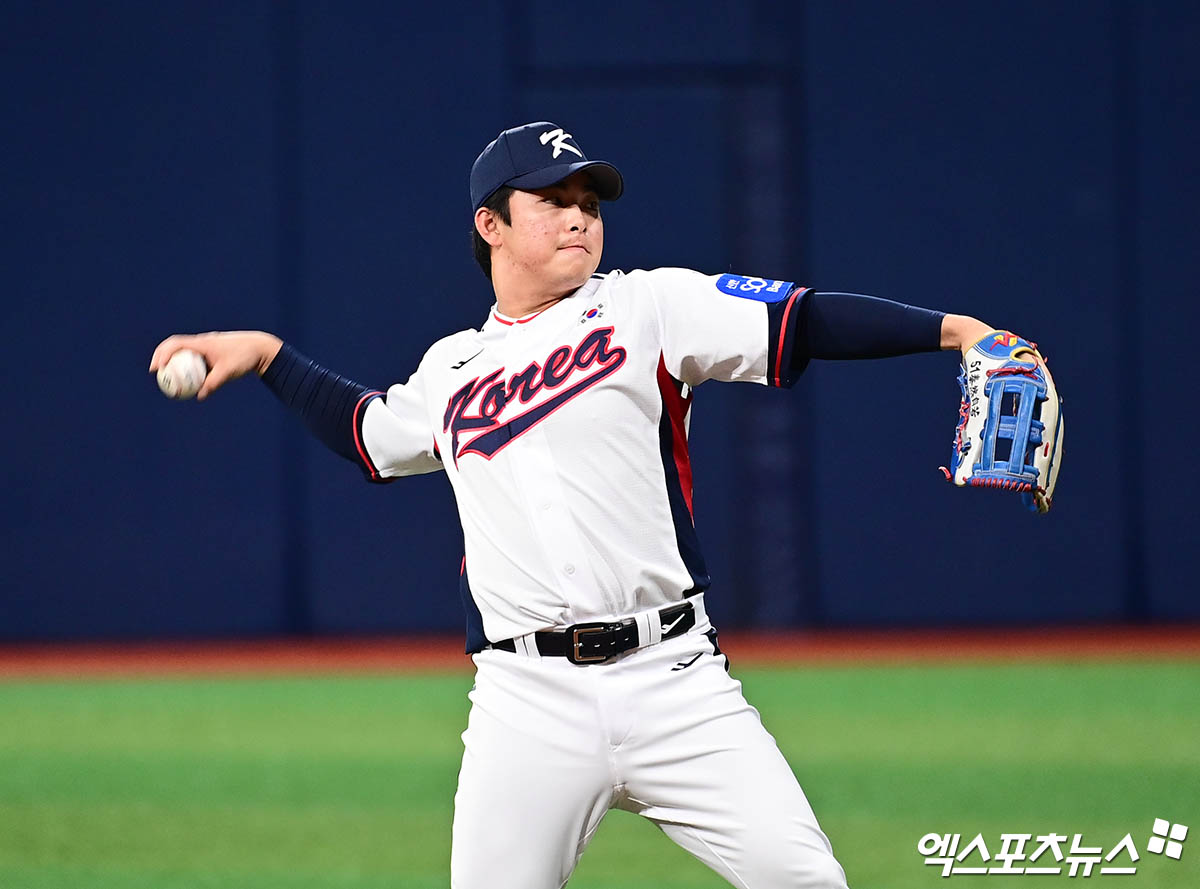 한국 대표팀이 미국 매체 'USA 투데이'가 발표한 2026 WBC 파워랭킹에서 9위에 올랐다. 매체는 '한국은 일본과 함께 C조 조별 라운드를 통과할 수 있는 화력이 충분하다. 이후 미국 무대(본선 토너먼트)에서 돌풍을 일으킬 가능성도 있다'며 '이정후(샌프란시스코 자이언츠), 저마이 존스(디트로이트), 김혜성(다저스) 같은 빅리그 주전 혹은 준주전 선수들이 중심이다. 또 안현민(KT 위즈)과 문현빈(한화 이글스)같이 파워 있는 타자들을 상대 팀이 조심해야 한다'고 설명했다. 엑스포츠뉴스 DB