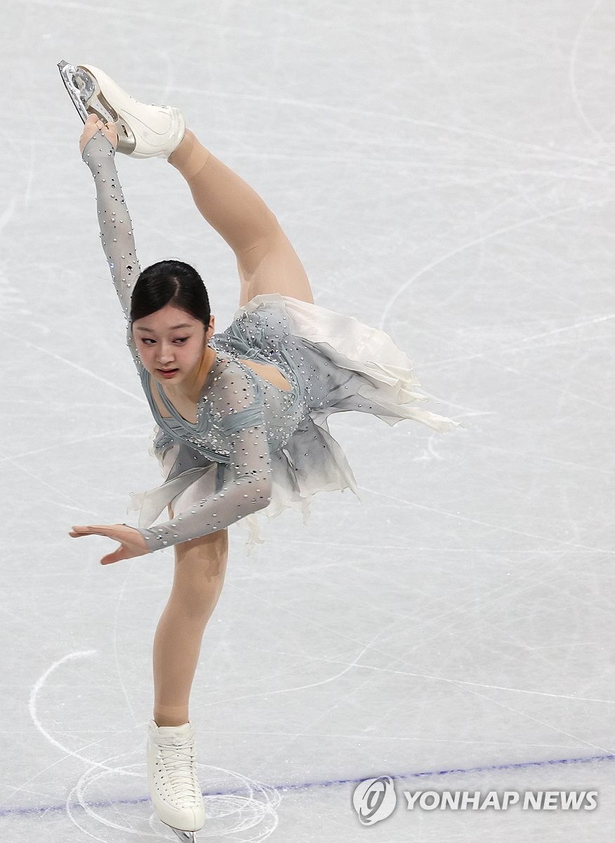 신지아는 6일 이탈리아 밀라노 아이스스케이팅 아레나에서 열린 2026 밀라노·코르티나 동계올림픽 피겨 단체전 여자 싱글에서 쇼트프로그램에서 기술점수(TES) 37.93점, 예술점수(PCS) 30.80점을 받으면서 합계 68.80점을 얻었다. 10명의 출전 선수들 중 4위를 차지했다. 신지아의 이날 점수는 이번 시즌 국제빙상경기연맹(ISU) 쇼트프로그램 공인 최고점인 지난 9월 독일 네벨혼 트로피 대회에서의 74.47점보다는 낮지만 나머지 4개 대회보다는 높다. 신지아는 쇼트프로그램 뒤 '올림픽이라고 생각하면 긴장될 것 같아 늘 하던 대회라고 생각하면서, 그래도 긴장됐지만 너무 긴장하지 않으려고 방법을 찾은 것 같다'고 밝혔다. 연합뉴스