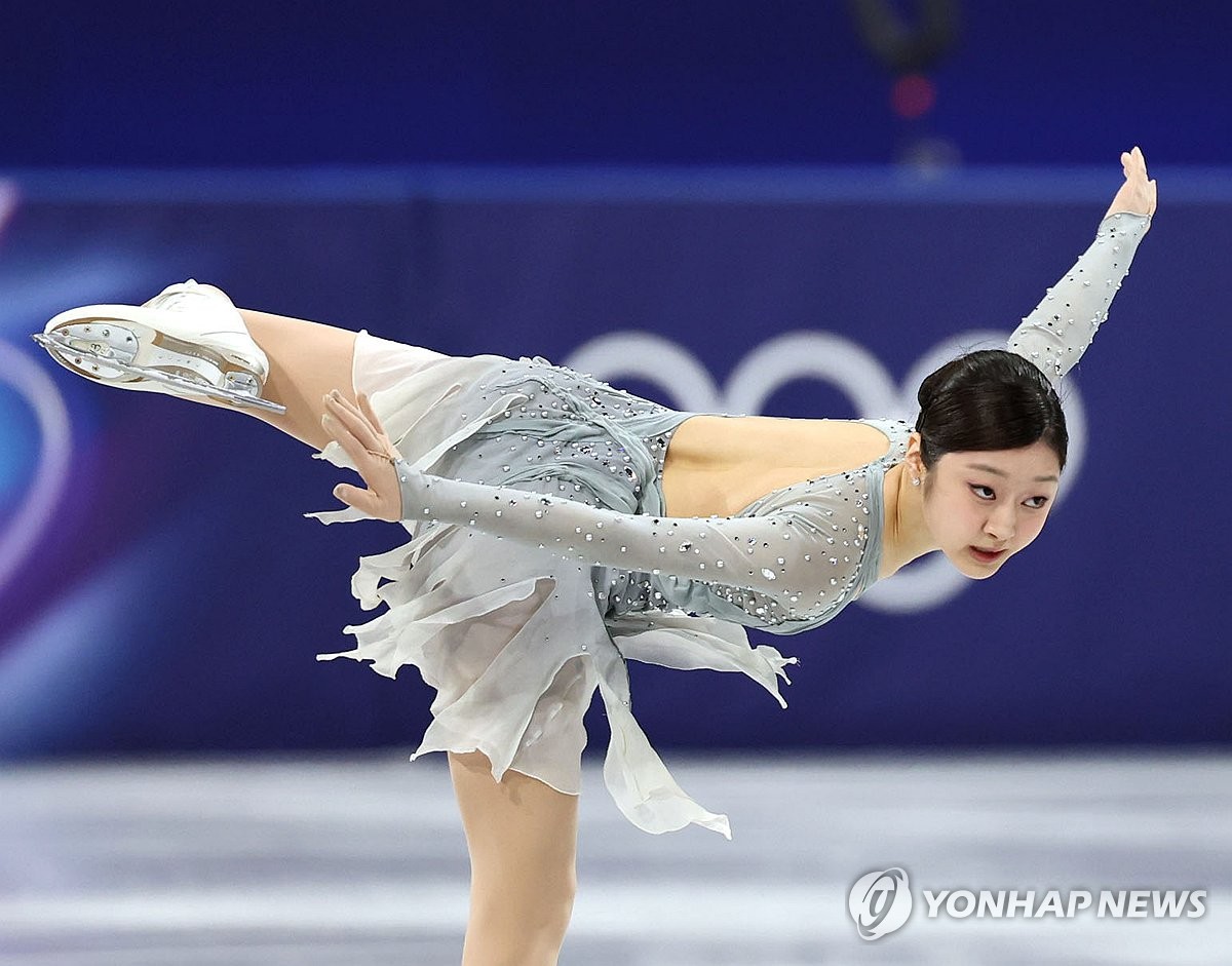 신지아는 6일 이탈리아 밀라노 아이스스케이팅 아레나에서 열린 2026 밀라노·코르티나 동계올림픽 피겨 단체전 여자 싱글에서 쇼트프로그램에서 기술점수(TES) 37.93점, 예술점수(PCS) 30.80점을 받으면서 합계 68.80점을 얻었다. 10명의 출전 선수들 중 4위를 차지했다. 신지아의 이날 점수는 이번 시즌 국제빙상경기연맹(ISU) 쇼트프로그램 공인 최고점인 지난 9월 독일 네벨혼 트로피 대회에서의 74.47점보다는 낮지만 나머지 4개 대회보다는 높다. 신지아는 쇼트프로그램 뒤 '올림픽이라고 생각하면 긴장될 것 같아 늘 하던 대회라고 생각하면서, 그래도 긴장됐지만 너무 긴장하지 않으려고 방법을 찾은 것 같다'고 밝혔다. 연합뉴스