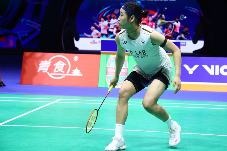 한국 배드민턴 레전드 박주봉 감독의 치밀한 전략과 셔틀콕 여제 안세영의 확실한 마무리가 한국 여자 배드민턴의 숙원 사업을 해결했다. 대한민국 여자 배드민턴 대표팀이 중국을 꺾고 대회 창설 10년 만에 사상 첫 아시아 단체전 우승을 차지했다. 한국 대표팀은 8일 중국 칭다오에서 열린 2026 아시아남녀단체배드민턴선수권대회 여자 단체전 결승에서 중국을 3-0으로 완파했다. 여자단식 세계 1위 안세영을 주요 경기에만 투입하고 상대 단식 레벨이 떨어지는 팀엔 아끼면서 월드클레스 케미스트리 이룬 것이 우승 원동력으로 꼽힌다. 아시아배드민턴연맹, 대한배드민턴협회