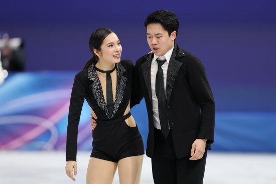 임해나-권예 조는 9일(현지시간) 이탈리아 밀라노 아이스스케이팅 아레나에서 열린 2026 밀라노·코르티나담페초 동계올림픽 피겨스케이팅 아이스댄스 리듬댄스에서 기술점수(TES) 34.28점, 예술점수(PCS) 30.41점, 합계 64.69점을 얻었다. 이날 권예는 첫 번째 과제에서 미끄러져 자세가 크게 흔들리는 실수를 범했다. 실수가 나와 높은 점수를 받지 못하면서 임해나-권예 조는 이날 리듬댄스에 출전한 23개 조 중 22위를 차지해 상위 20개조 안에 들지 못하면서 오는 11일에 열리는 프리댄스에 출전하지 못하게 됐다. 연합뉴스