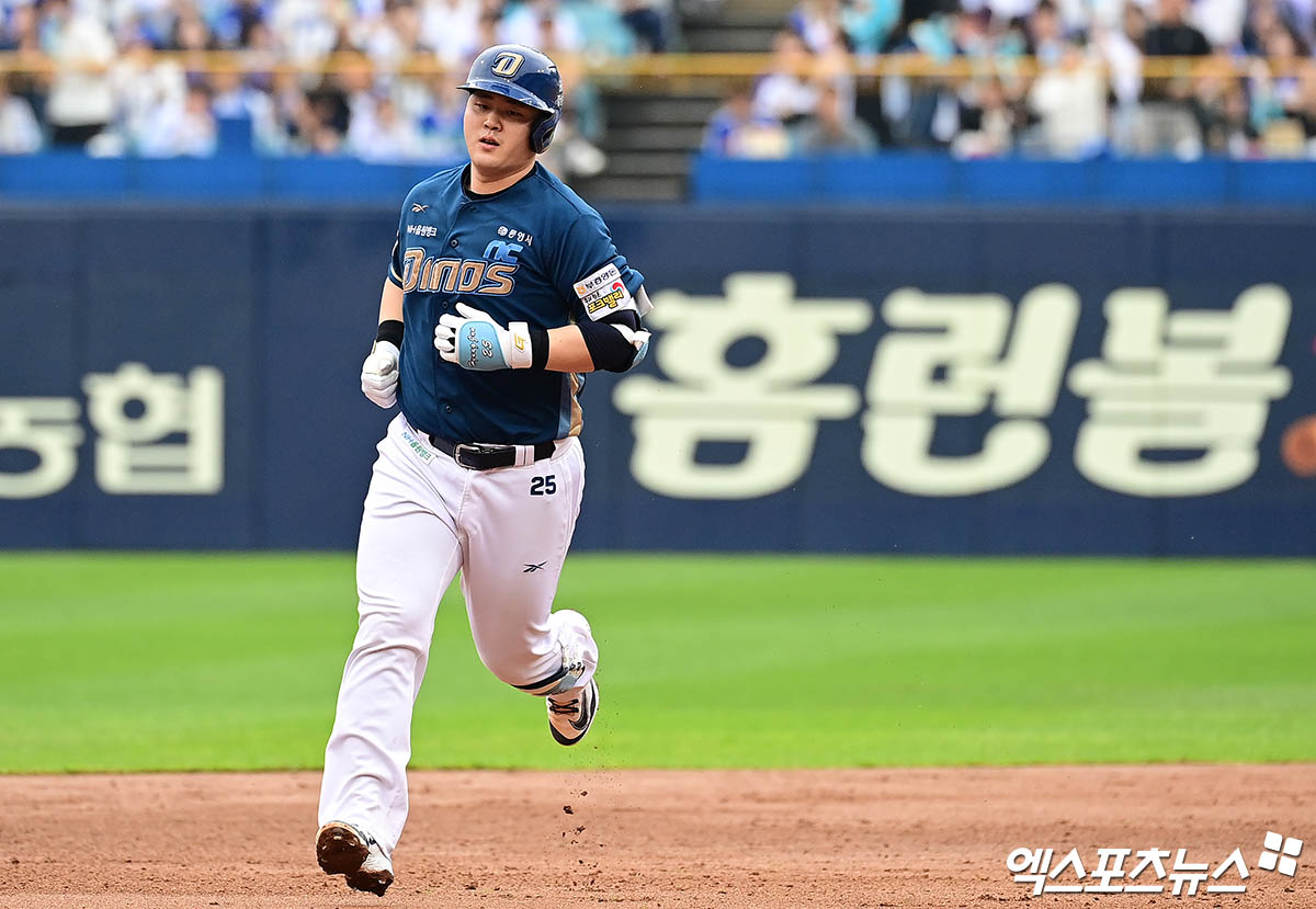 한화 이글스 최재훈의 대체 선수로 2026 월드베이스볼클래식(WBC) 대표팀에 발탁된 NC 다이노스 김형준이 한국시간 10일 팀 동료 김주원, 김영규와 함께 귀국길에 올랐다. 엑스포츠뉴스 DB
