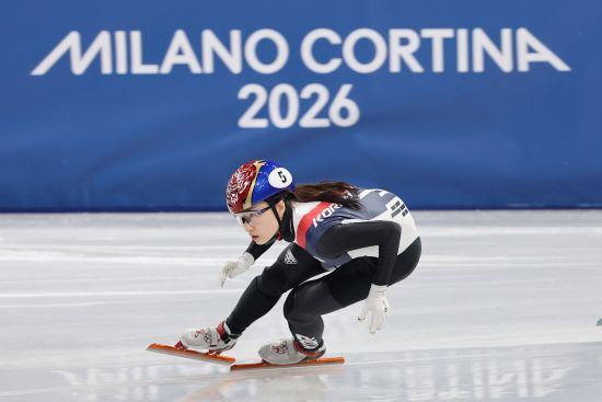 대한민국 쇼트트랙 국가대표팀은 10일(현지시간) 이탈리아 밀라노 아이스 스케이팅 아레나에서 열린 2026 밀라노·코르티나담페초 동계올림픽 쇼트트랙 남자 1000m 예선과 여자 500m 예선에 출전했다. 이날 예선에 나선 남자부의 임종언(고양시청), 신동민(화성시청), 그리고 황대헌(강원도청) 모두 조 2위 안에 들면서 남자 1000m 준준결승 진출에 성공했다. 여자부의 김길리와 최민정(이상 성남시청)도 조 2위에 올라 여자 500m 준준결승에 올라갔고 이소연(스포츠토토)은 3위를 차지한 선수들 중 기록이 가장 좋은 4위에 포함돼 준준결승행 진출 자격을 얻었다. 연합뉴스