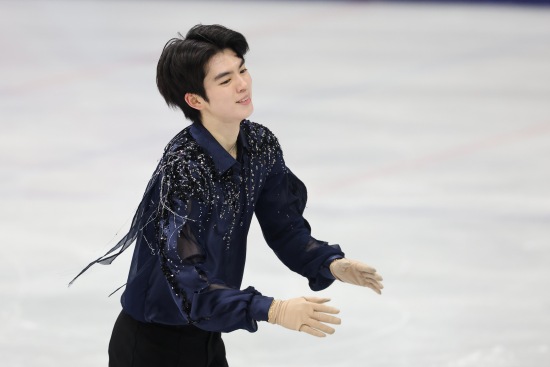 대한민국 남자 피겨 간판 차준환(서울시청)은 10일(현지시간) 이탈리아 밀라노 아이스 스케이팅 스타디움에서 열린 2026 밀라노·코르티나담페초 동계올림픽 피겨스케이팅 남자 싱글 쇼트프로그램에 출전해 기술점수(TES) 50.08점, 예술점수(PCS) 42.64점, 합계 92.72점을 받아 29명 중 6위에 올랐다. 이날 차준환은 2025-2026시즌 쇼트프로그램 베스트 기록을 작성했고 상위 24인 안에 들면서 프리스케이팅 출전권을 얻었다. 연합뉴스 