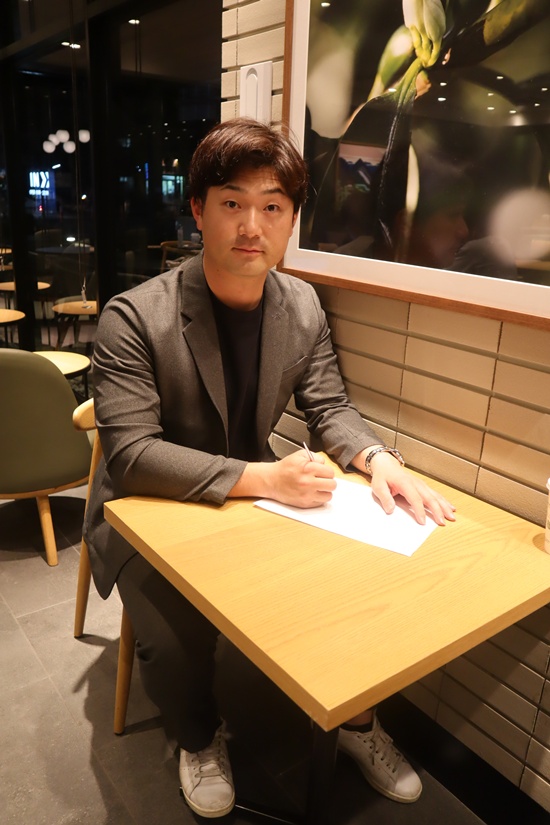 KBO 최초의 시민야구단 울산 웨일즈가 일본인 투수 오카다 아키타케를 영입했다. 35인 엔트리를 구성한 울산 웨일즈는 2월 12일부터 18일 일정으로 제주도 서귀포시 강창학 구장에서 첫 전지훈련을 진행한다. WBC에 출전하는 알렉스 홀을 제외한 외국인 선수들이 모두 합류한다. 울산 웨일즈