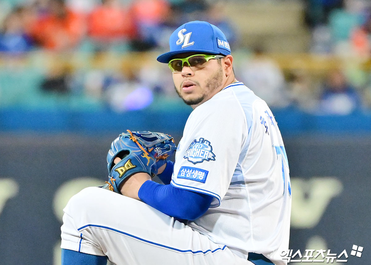 삼성 라이온즈 외국인 투수 아리엘 후라도가 2026 월드베이스볼클래식(WBC) 파나마 대표팀 훈련에 합류했다. 파나마 현지 매체 '엘 시글로 파나마'는 11일(한국시간) '파나마 야구대표팀이 2026 WBC를 앞두고 어제 로드 커류 국립야구장에서 첫 훈련을 시작했다. 이날 훈련에는 파나마 팀의 핵심 전력인 외야수 앨런 코르도바와 투수 아리엘 후라도가 합류해 경험과 리더십을 더했다'고 보도했다. 엑스포츠뉴스 DB