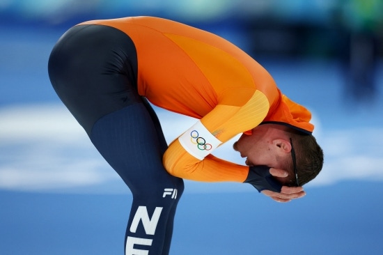 네덜란드의 조엡 베네마르스가 2026 동계올림픽 스피드스케이팅 남자 1000m 경기에서 메달 획득에 실패했다. 베네마르스는 중국의 롄쯔원이 비매너 플레이를 펼친 여파로 인해 기록이 떨어졌고, 재경기를 했으나 메달권에 들지 못했다. 중국에서는 베네마르스가 롄쯔원을 때렸다는 주장이 나왔다. 연합뉴스