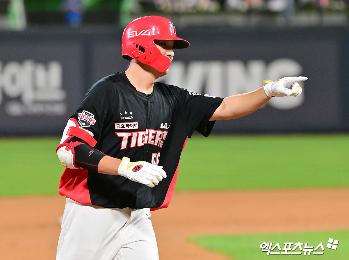 29일 오후 수원KT위즈파크에서 열린 '2025 신한 SOL Bank KBO리그' KIA 타이거즈와 KT 위즈의 경기, 6회초 1사 2,3루 KIA 오선우가 스리런 홈런을 날리고 있다. 엑스포츠뉴스 DB