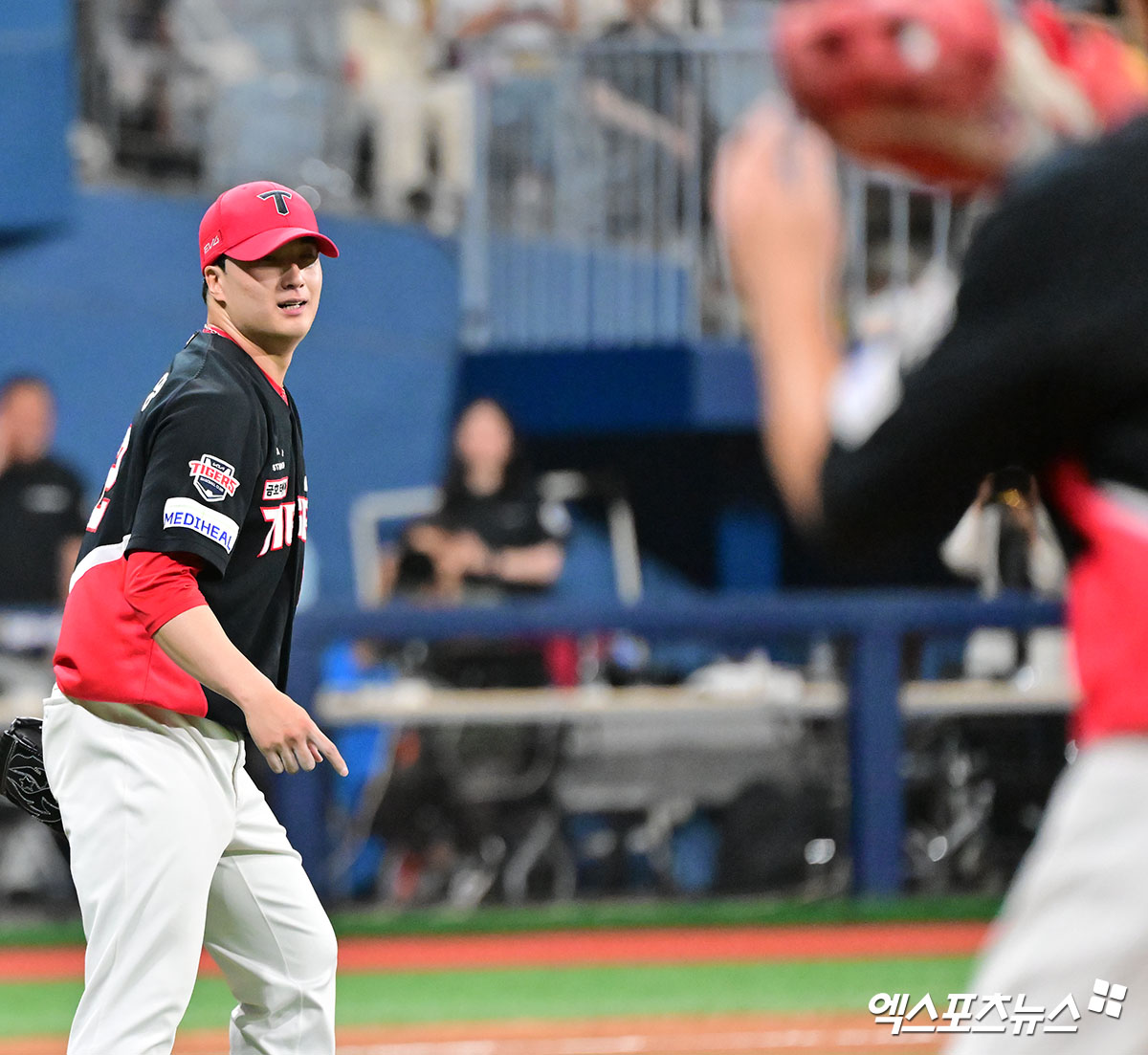 26일 오후 서울 구로구 고척스카이돔에서 열린 '2025 신한 SOL Bank KBO리그' KIA 타이거즈와 키움 히어로즈의 경기, 9회말 2사 2루 KIA 정해영이 키움 송성문을 투수 앞 땅볼로 아웃시키며 기뻐하고 있다. 엑스포츠뉴스 DB