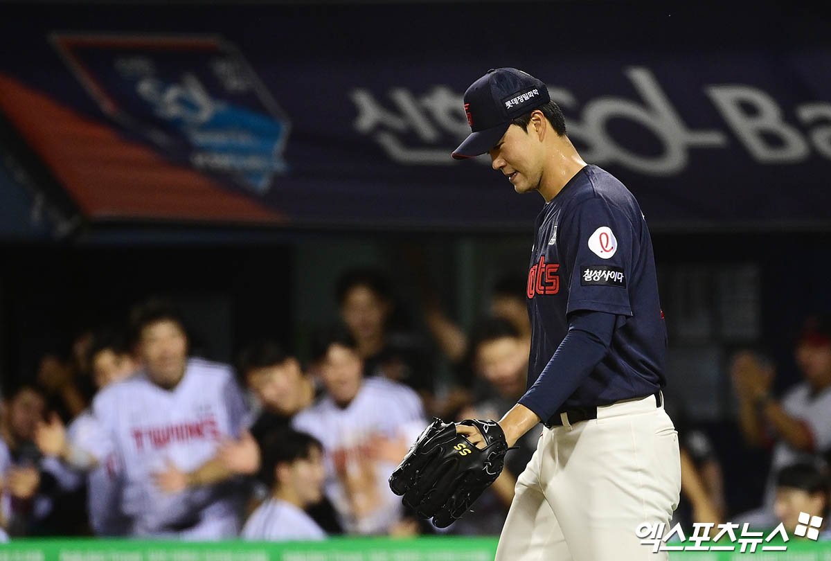 롯데 자이언츠 투수 윤성빈이 '팬그래프'가 발표한 메이저리그(MLB) 국제 유망주 순위표에서 김도영(KIA), 문동주, 강백호(이상 한화), 김주원(NC), 안우진(키움)에 이은 43위로 이름을 올렸다. 한화 정우주(44위), 두산 베어스 김택연(45위)보다 높은 순위다. 엑스포츠뉴스 DB