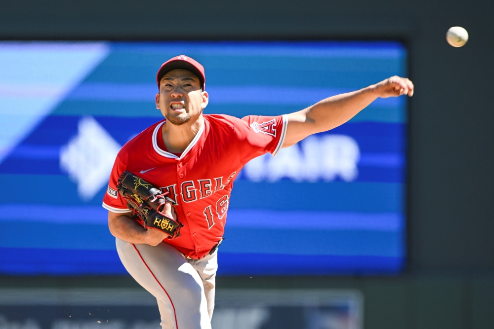 일본 야구 국가대표팀 에이스 야마모토 요시노부(LA 다저스)가 2026 월드베이스볼클래식 본선 1라운드 대만전에 등판할 예정이다. 일본 매체 '주니치 스포츠'는 14일 '사무라이 재팬의 핵심 에이스 야마모토는 1라운드 첫 경기인 3월 6일 대만전에 선발 등판할 예정이다'라고 보도했다. 일본은 당초 1차전 대만전과 2차전 한국전에 야마모토와 기쿠치 유세이(LA 에인절스)를 투입할 계획이었고, 대회 분위기를 좌지우지할 첫 경기에 가장 믿음직한 카드를 투입하는 것으로 가닥을 잡은 모양새다. 연합뉴스