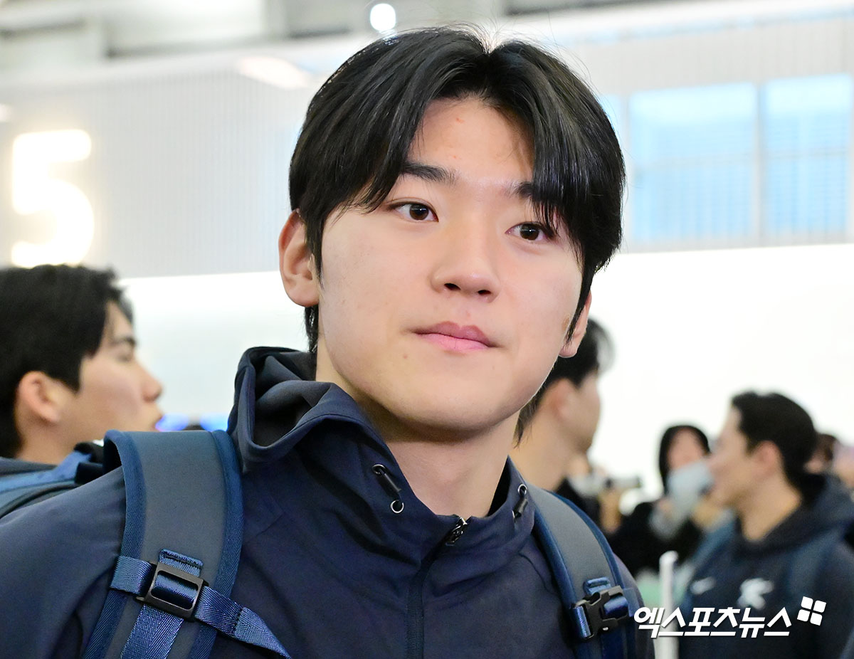 KIA 타이거즈 김도영이 2026 월드베이스볼클래식(WBC) 참가 선수를 대상으로 한 가상 드래프트에서 17번째로 지명됐다. 야수 중 11번째, 3루수 중에서는 16순위 마이켈 가르시아(캔자스시티, 베네수엘라)에 이어 2번째다. 김도영에 이어 두 번째로 지명된 한국인 선수는 KT 위즈 안현민(33순위)이다. 엑스포츠뉴스 DB