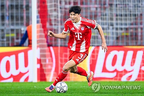 바이에른 뮌헨 센터백 김민재가 모처럼 선발 출전해 무실점 승리를 이끌었으나 다가오는 여름 이적시장에서 팀을 떠날 수 있다는 전망이 제기되고 있다. 첼시와 토트넘 홋스퍼 등 잉글리시 프리미어리그(EPL) 명문 구단들이 김민재를 예의주시하는 가운데, 뮌헨 역시 매각 가능성을 열어둔 것으로 알려졌다. 연합뉴스