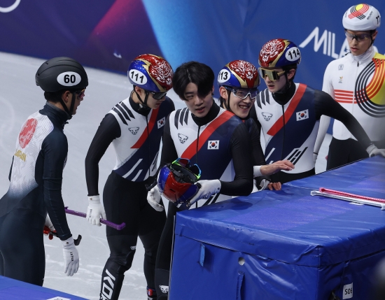 한국 남자 쇼트트랙 대표팀이 남자 5000m 계주 결승 진출에 성공하면서 2006 토리노 올림픽 이후 첫 금메달을 노린다. 황대헌(강원도청), 임종언(고양시청) 신동민(화성시청), 이정민, 이준서(이상 성남시청)로 구성된 남자 쇼트트랙 계주 대표팀은 16일(한국시간) 이탈리아 밀라노 아이스스케이팅 아레나에서 열린 2026 밀라노·코르티나담페초 동계올림픽 쇼트트랙 남자 5000m 준결승 2조에서 6분52초708로 결승선을 통과해 1위를 차지하고 결승(파이널A)에 진출했다. 한국과 같은 조에선 이번 대회 남자 1000m, 1500m 2관왕 옌스 판트바우트가 있는 네덜란드가 6분52초751로 2위를 차지하며 결승에 동반 진출했다. 벨기에와 일본은 탈락했다. 1조에선 캐나다와 이탈리아가 결승 티켓을 거머쥐었다. 중국, 프랑스는 탈락했다. 남자 5000m 계주 파이널A는 오는 21일 오전 5시18분 같은 장소에서 열린다. 연합뉴스