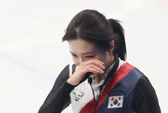 김길리(성남시청)는 16일(한국시간) 이탈리아 밀라노 아이스스케이팅 아레나에서 열린 2026 밀라노·코르티나담페초 동계올림픽 쇼트트랙 여자 1000m 파이널A(결승)에서 1분28초614의 기록으로 3위에 올라 동메달을 얻었다. 2월17일 설날을 할하루 앞두고 김길리는 첫 올림픽 무대임에도 여자 1000m에서 값진 동메달을 목에 걸면서 처음으로 올림픽 포디움에 올랐다. 이날 메달이 확정된 후 김길리는 눈물을 흘리며 눈길을 끌었다. 연합뉴스