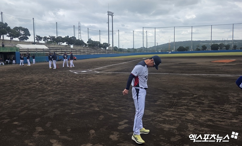 류지현 2026 월드베이스볼클래식(WBC) 국가대표팀 감독이 18일 일본 오키나와 고친다 구장에서 팀 훈련 진행에 앞서 라일리 오브라이언 부상 관련 상황에 대해 밝혔다. 사진 김지수 기자