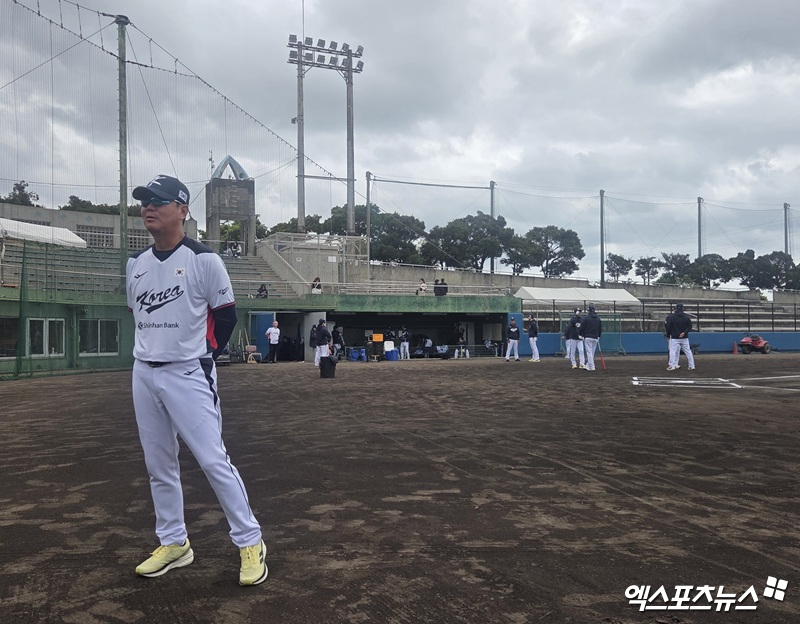 메이저리그 공식 홈페이지 'MLB.com'은 18일 '오브라이언이 지난 15일 라이브 불펜 세션 도중 오른쪽 종아리에 가벼운 염좌를 느꼈다. 이후 마운드에서 공을 던지지 않고 있다'고 했다. 오브라이언은 매체와 인터뷰에서 '어제보다 오늘이 더 나아졌다(It felt better today than it did yesterday)'며 '장기적인 부상은 아니길 바란다(Hopefully it's nothing too long-term)'고 밝혔다. 비교적 낙관적인 반응이지만, WBC 출전 여부는 여전히 불투명한 상황이다. 류지현 야구대표팀 감독도 오브라이언이 WBC에 못 올 가능성을 이미 시사헸다. 엑스포츠뉴스DB