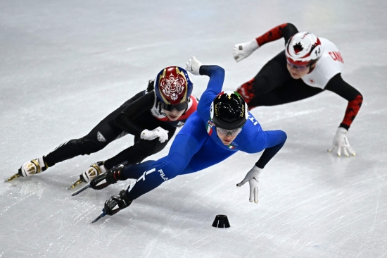 한국 쇼트트랙 여자 대표팀이 2026 밀라노·코르티나담페초 동계 올림픽 여자 3000m 계주에서 금메달을 획득했다. 최민정, 김길리, 노도희, 심석희는 19일 이탈리아 밀라노 아이스스케이팅 아레나에서 열린 대회 여자 3000m 계주 결승에서 4분4초014의 기록으로 이탈리아, 캐나다를 제치고 가장 먼저 결승선을 통과하며 우승했다. 스노보드 여자 하프파이프의 최가온(세화여고)에 이은 우리나라 선수단의 이번 올림픽 두 번째 금메달이다. 한국은 이탈리아, 캐나다, 네덜란드와 겨룬 끝에 시종일관 물 흐르듯 호흡이 척척 맞아 우승했다. 이 종목 7번째 올림픽 금메달 획득에 성공했다. 연합뉴스