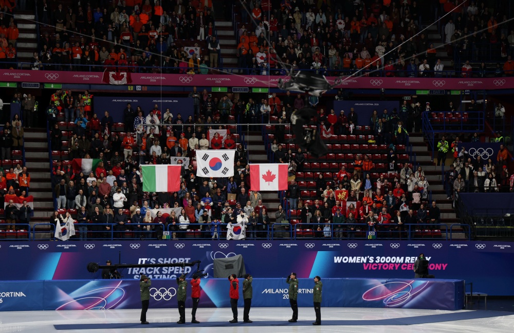 최민정, 김길리(이상 성남시청), 노도희(화성시청), 심석희(서울시청)로 구성된 한국 여자 쇼트트랙 대표팀이 19일(한국시간) 이탈리아 밀라노 아이스스케이팅 아레나에서 열린 2026 밀라노·코르티나담페초 동계올림픽 여자 3000m 계주에서 4분4초014의 기록으로 금메달을 획득했다. 한국 쇼트트랙 여자 대표팀이 올림픽 계주에서 정상에 오른 건 2018년 평창 대회 이후 8년 만이다. 연합뉴스