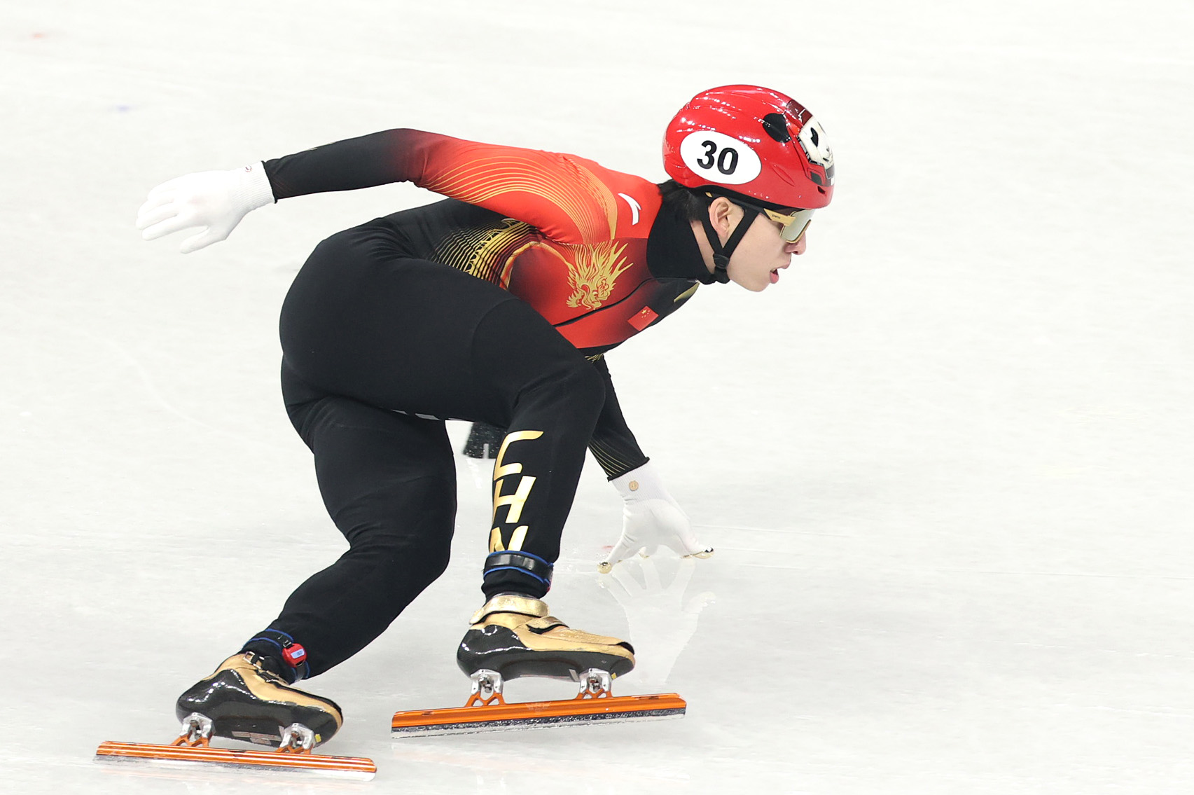 중국 쇼트트랙 대표팀 린샤오쥔은 19일 이탈리아 밀라노 아이스스케이팅 아레나에서 열린 2026 밀라노·코르티나담페초 동계올림픽 남자 쇼트트랙 500ｍ 준준결승 3조에서 40초638의 기록으로 4위에 그치면서 준결승 진출에 실패했다. 이로써 린샤오쥔은 이번 대회를 '노메달'로 마무리했다. 연합뉴스