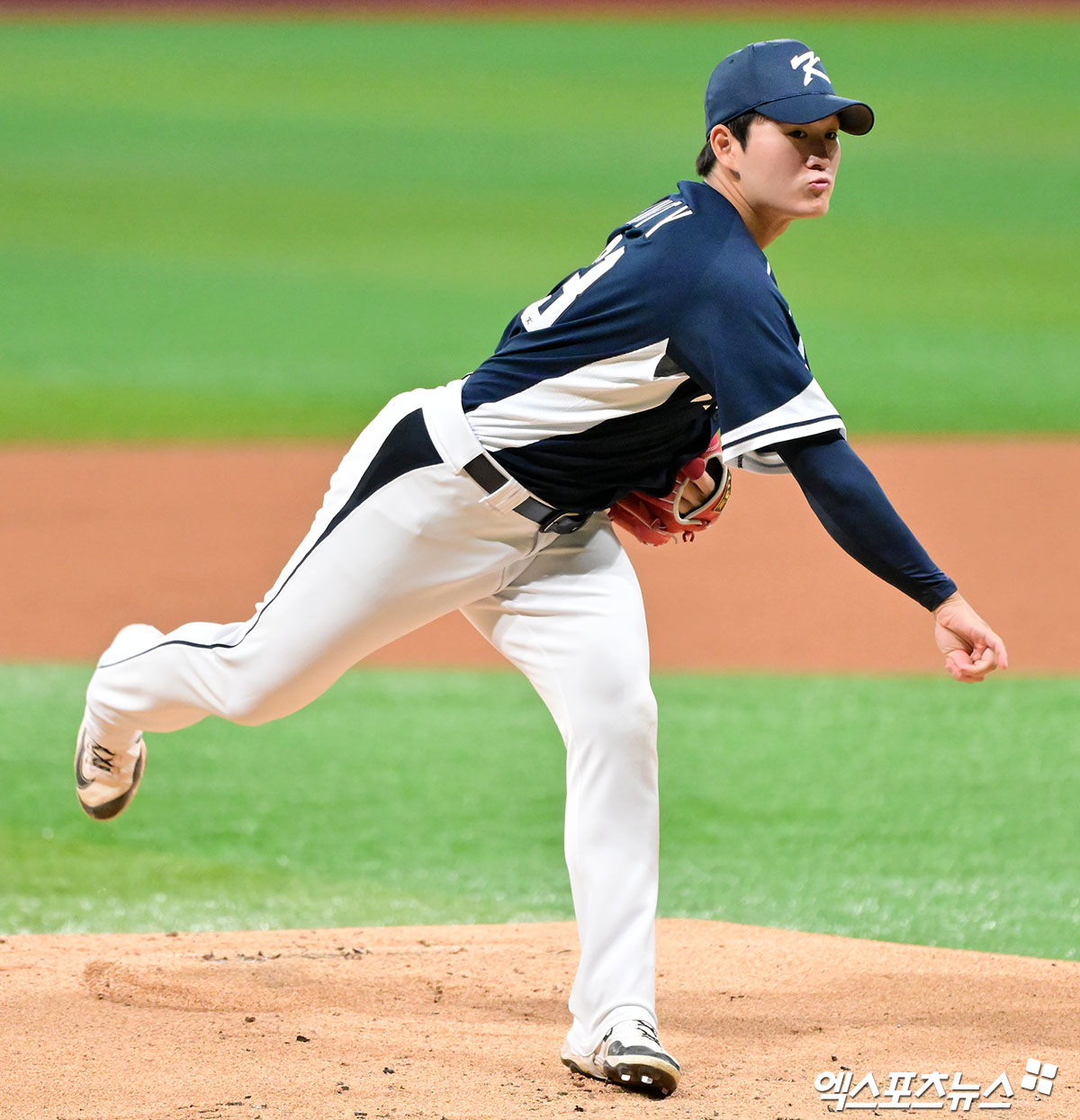 한국야구위원회(KBO) 조직위원회가 부상으로 인해 2026 월드베이스볼클래식(WBC) 참가가 어려워진 라일리 준영 오브라이언(세인트루이스 카디널스)을 대체할 선수로 김택연(두산 베어스)을 확정하고 WBC 조직위에 선수 교체 승인을 요청했다. 김택연은 2024년 세계야구소프트볼연맹(WBSC) 프리미어12에서 국제무대를 경험한 바 있다. 엑스포츠뉴스 DB
