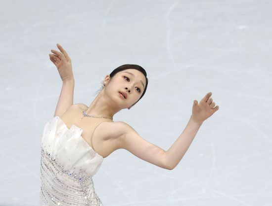 신지아(세화여고)는 20일(한국시간) 이탈리아 밀라노 아이스 스케이팅 스타디움에서 열린 2026 밀라노·코르티나담페초 동계올림픽 피겨스케이팅 여자 싱글 프리스케이팅에 출전해 기술점수(TES) 75.05점, 예술점수(PCS) 65.97점, 합계 141.02점을 받았다. 쇼트프로그램 점수를 포함해 총 206.68점을 받아 프리스케이팅에 출전한 24명 중 11위에 올랐다. 이날 신지아는 프리스케이팅에서 약간의 실수가 있었지만 이번 시즌 베스트 점수를 작성하면서 기념비적인 올림픽 무대를 마쳤다. 연합뉴스