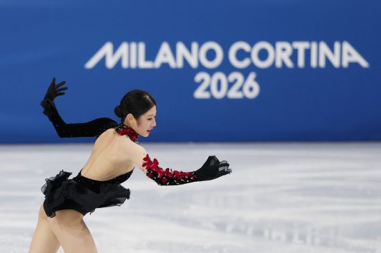 이해인(고려대)은 20일(한국시간) 이탈리아 밀라노 아이스 스케이팅 스타디움에서 열린 2026 밀라노·코르티나담페초 동계올림픽 피겨스케이팅 여자 싱글 프리스케이팅에 출전해 기술점수(TES) 74.15점, 예술점수(PCS) 66.34점, 합계 140.49점을 받았다. 쇼트프로그램 점수까지 합쳐 210.56점을 기록해 프리스케이팅에 출전한 24명 중 8위에 올랐다. 앞서 쇼트프로그램에서 시즌 베스트 점수를 기록했던 이해인은 프리스케이팅에서도 시즌 최고 점수를 세웠다. 이해인은 올시즌 최고 점수를 기록하면서 처음 출전한 올림픽 무대에서 8위에 올라 10위권 안에 드는데 성공했다. 연합뉴스
