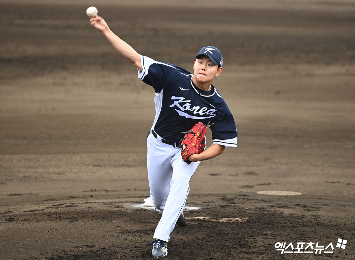 2026 월드베이스볼클래식(WBC)에 출전하는 소형준이 20일 일본 오키나와 온나손의 아카마 구장에서 열린 삼성 라이온즈와의 연습경기에 선발등판, 2이닝 무실점으로 호투했다. 사진 고아라 기자