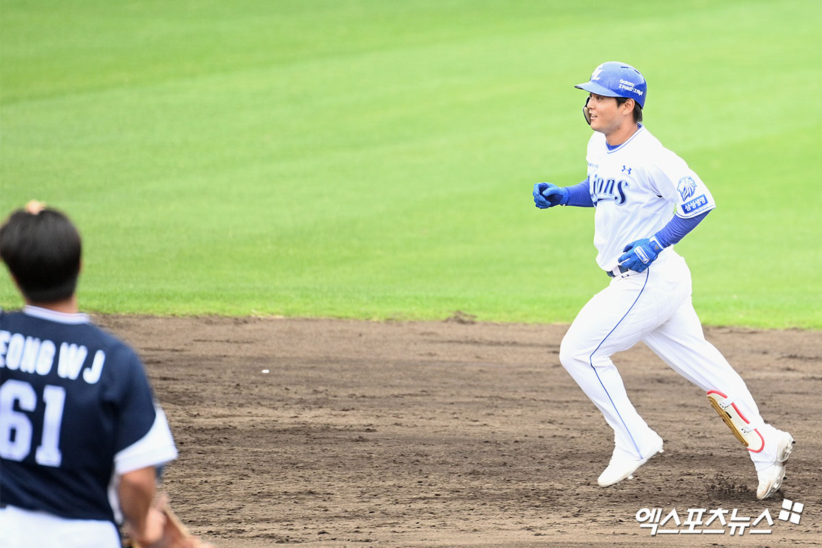 삼성 라이온즈 내야수 양우현이 20일 일본 오키나와 온나손의 아카마 구장에서 열린 2026 월드베이스볼클래식(WBC) 국가대표팀과의 연습경기에서 4회말 정우주를 상대로 역전 3점 홈런을 기록했다. 사진 고아라 기자