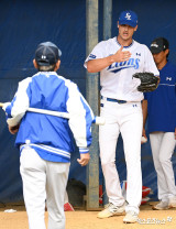 질문하는 맷 매닝[포토]