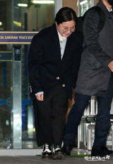 박나래 '조사 마치고 고개숙여 인사'[포토]